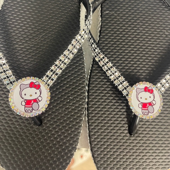 Hello Kitty Black Flip Flops - Picture 1 of 1